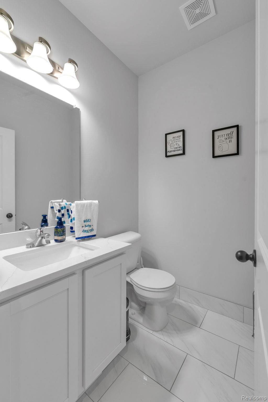 3173 Roma Court Property Photo 12