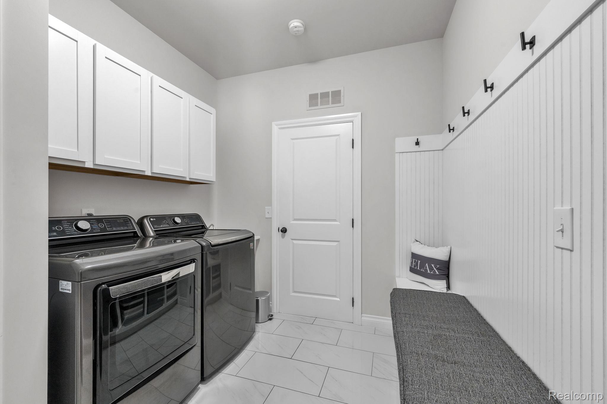 3173 Roma Court Property Photo 13