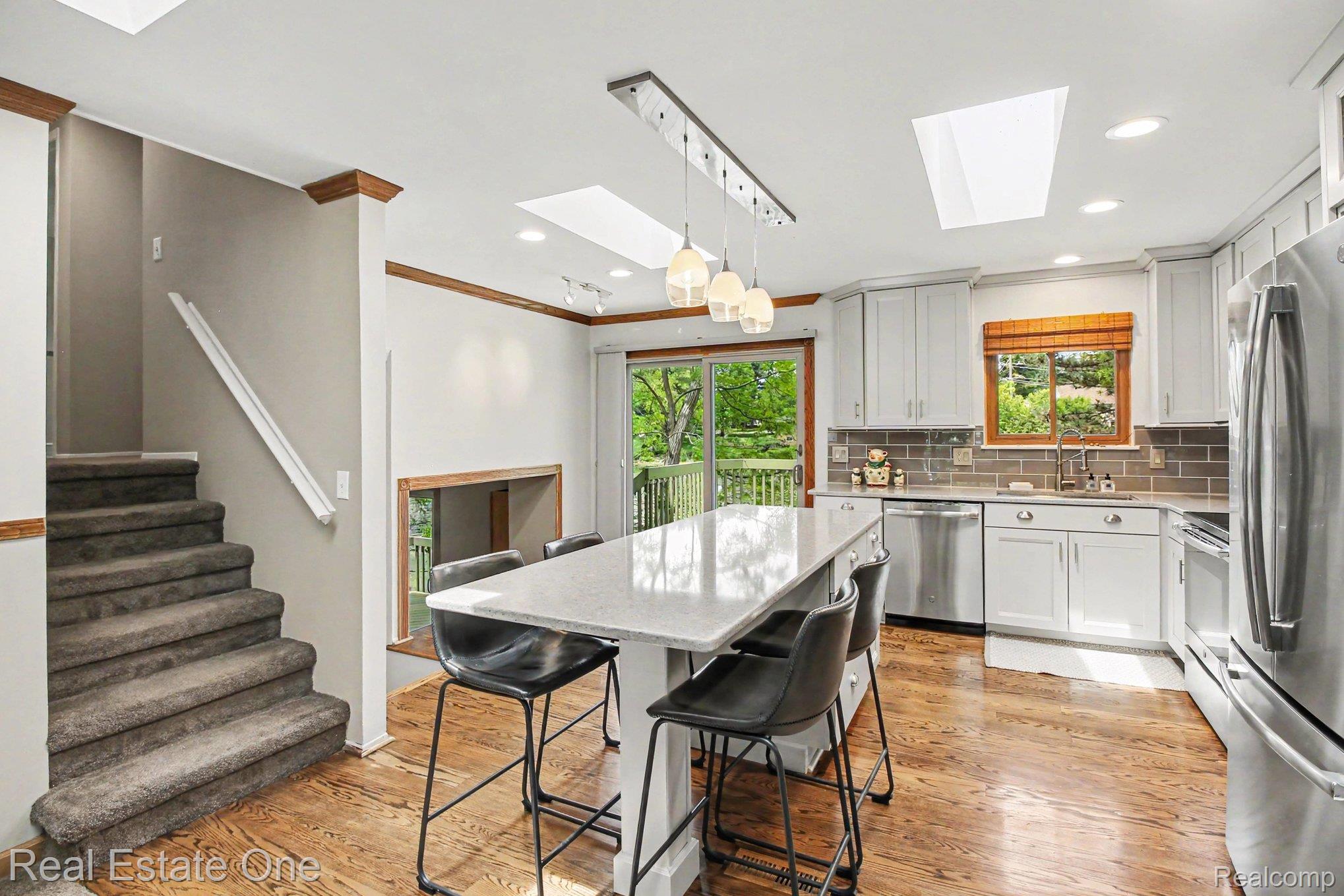 520 W Huron Street Property Photo 4
