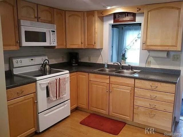 4181 S Oak Drive Property Photo 4