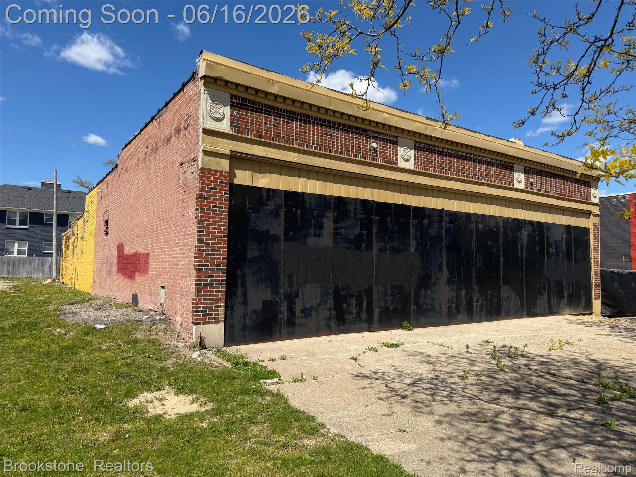 606 W Huron Street Property Photo 1