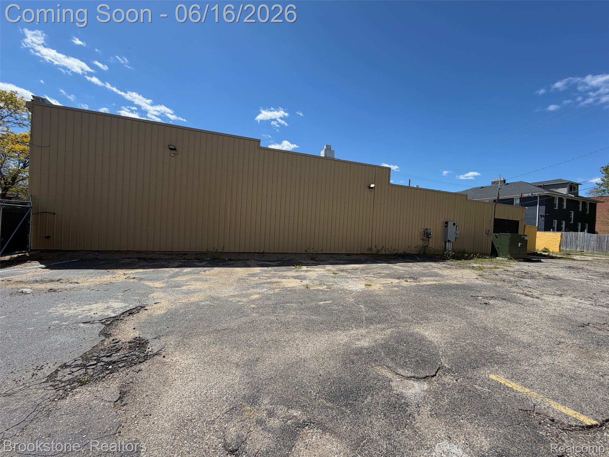 606 W Huron Street Property Photo 3