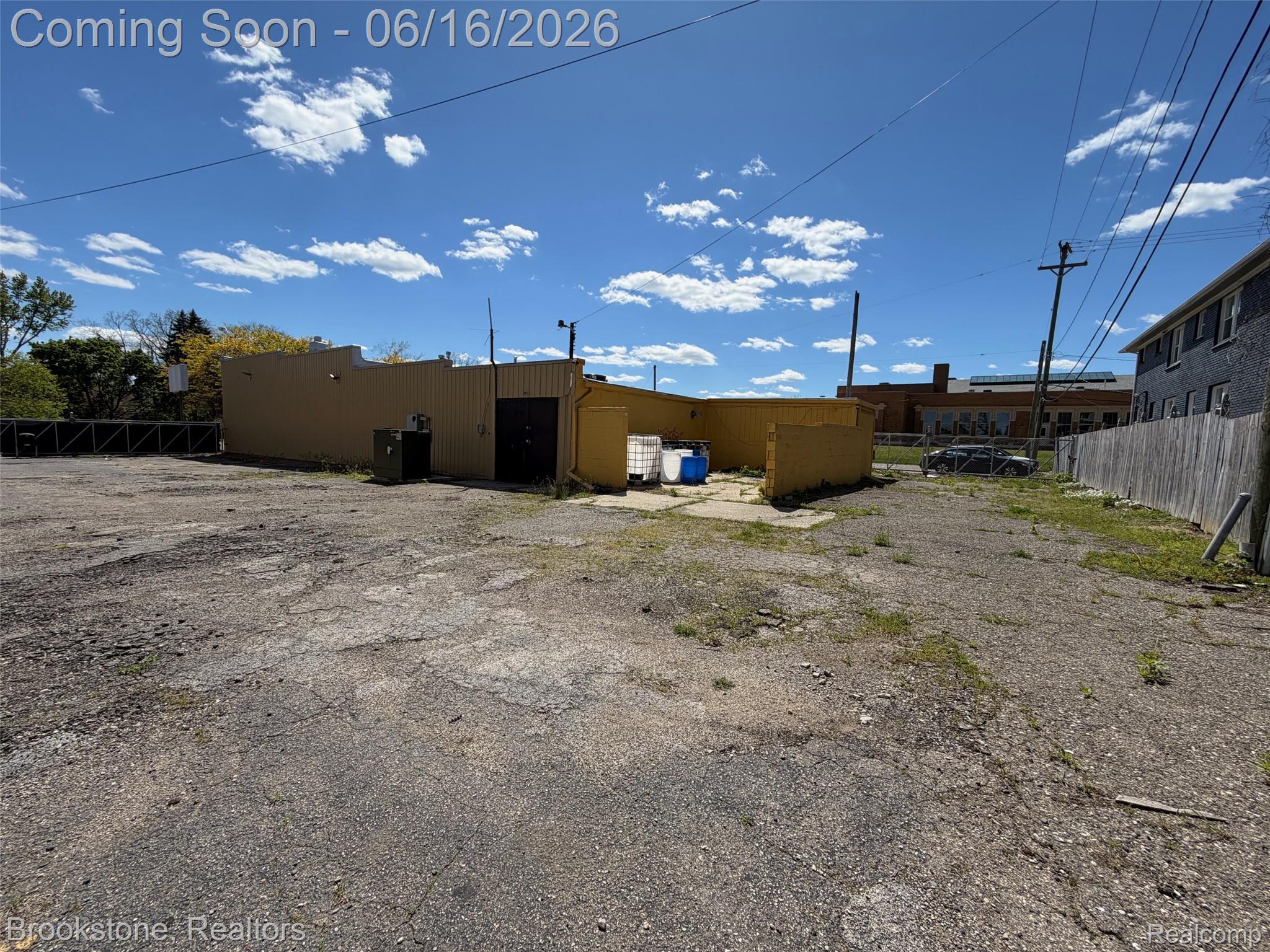 606 W Huron Street Property Photo 4