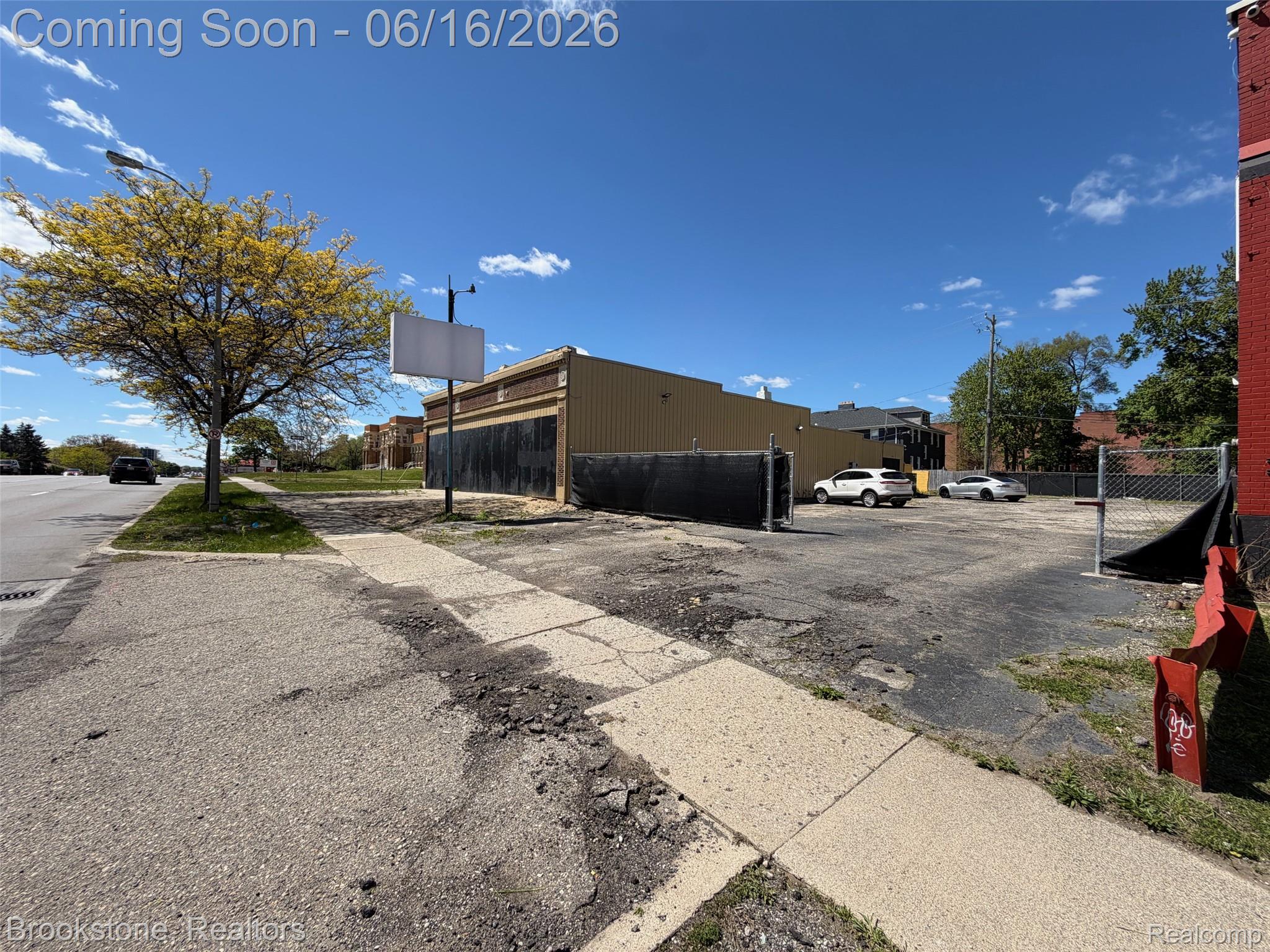 606 W Huron Street Property Photo 5
