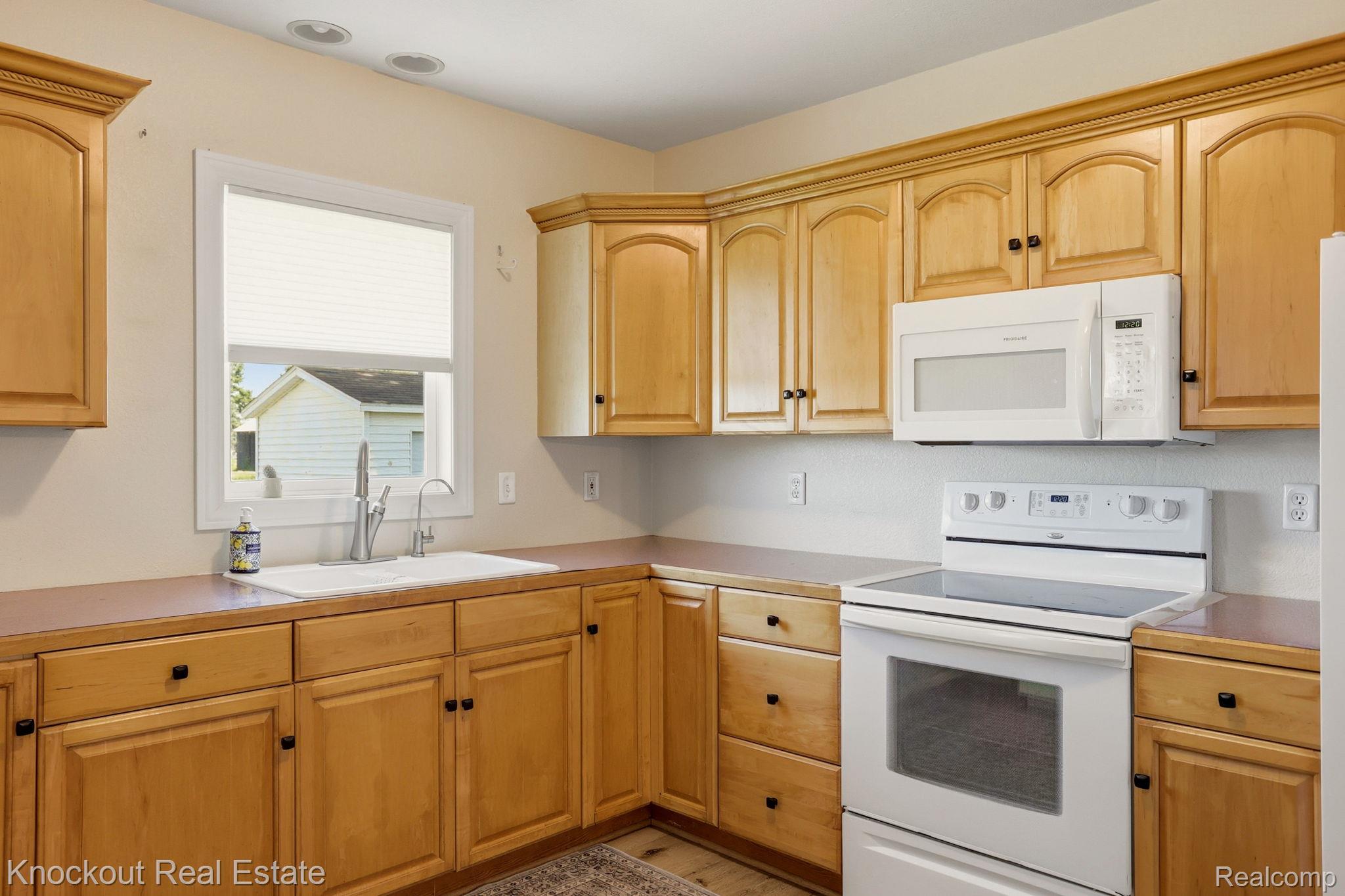 9941 Lange Road Property Photo 13