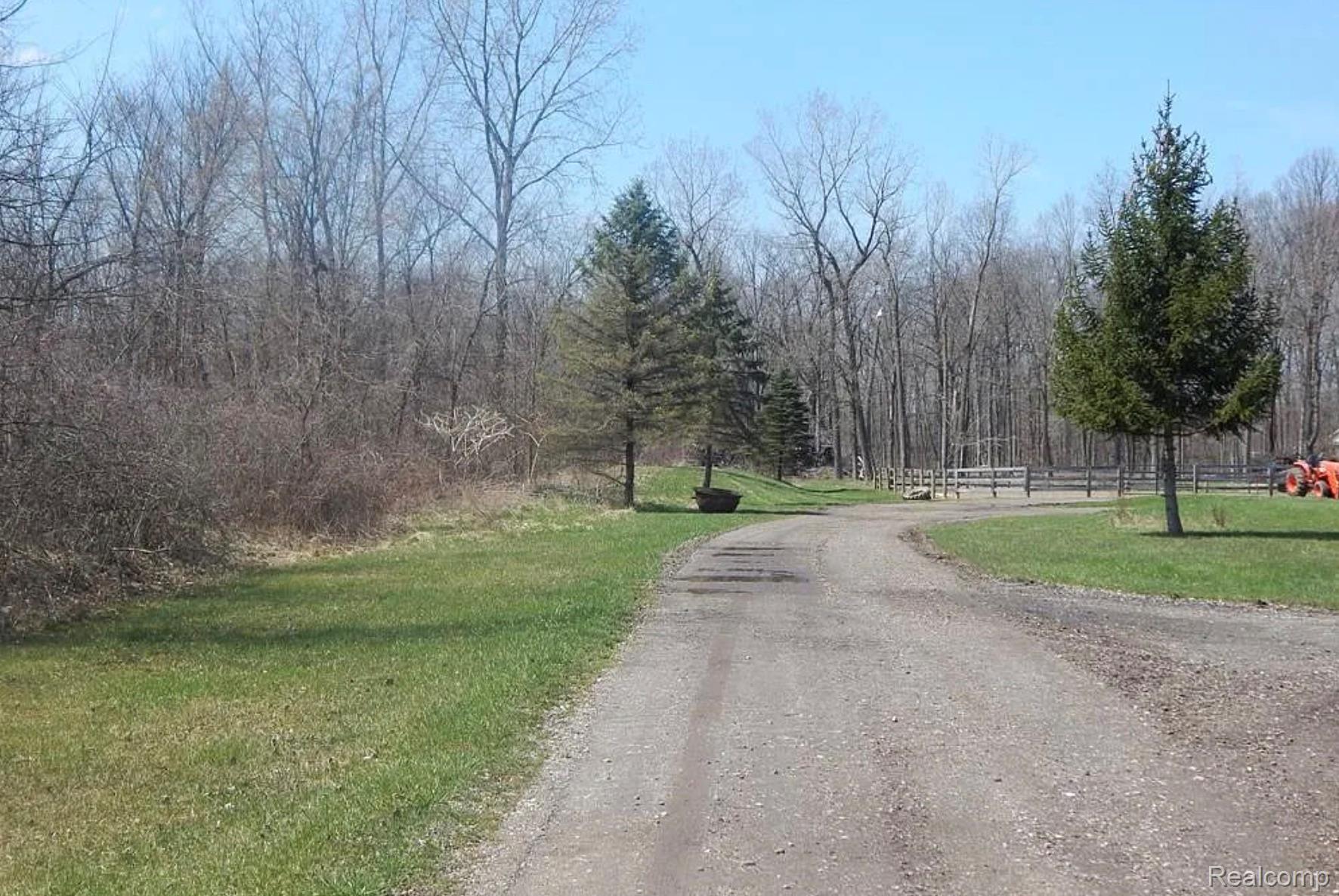 4441 Mack Road Property Photo 5