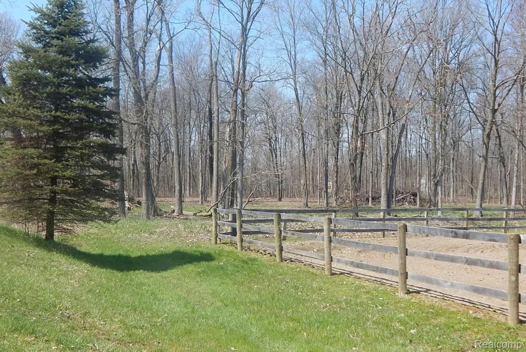4441 Mack Road Property Photo 7