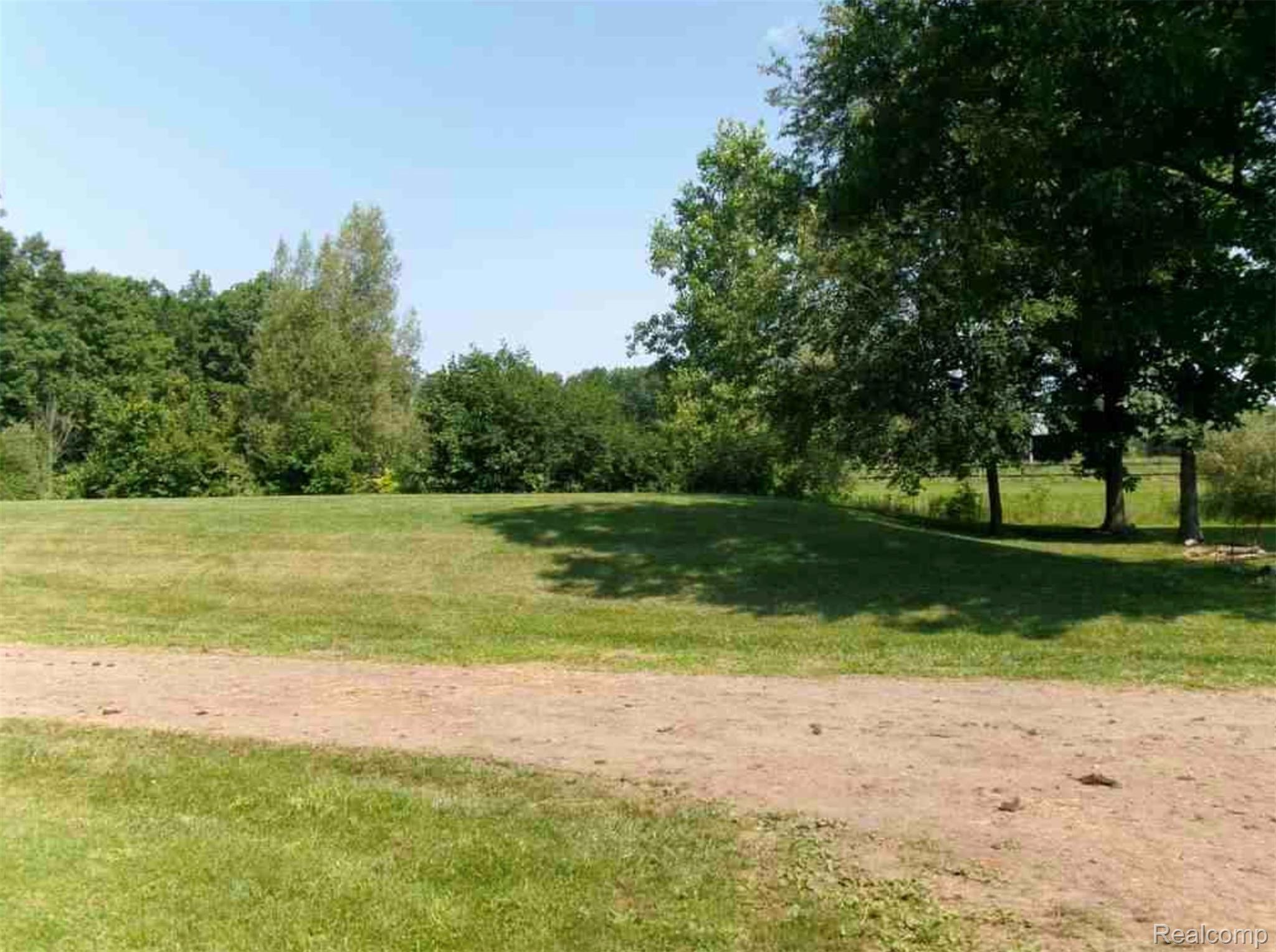 4441 Mack Road Property Photo 8
