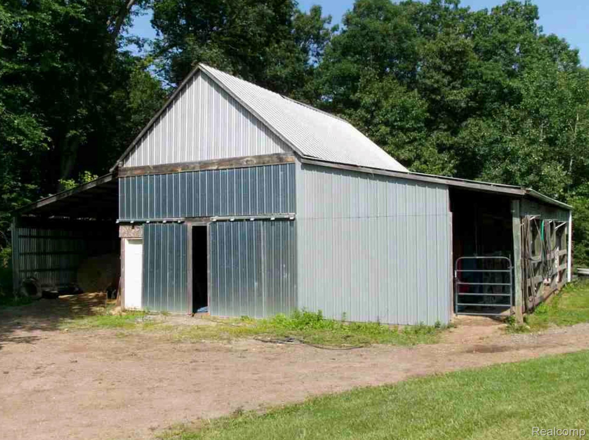 4441 Mack Road Property Photo 17