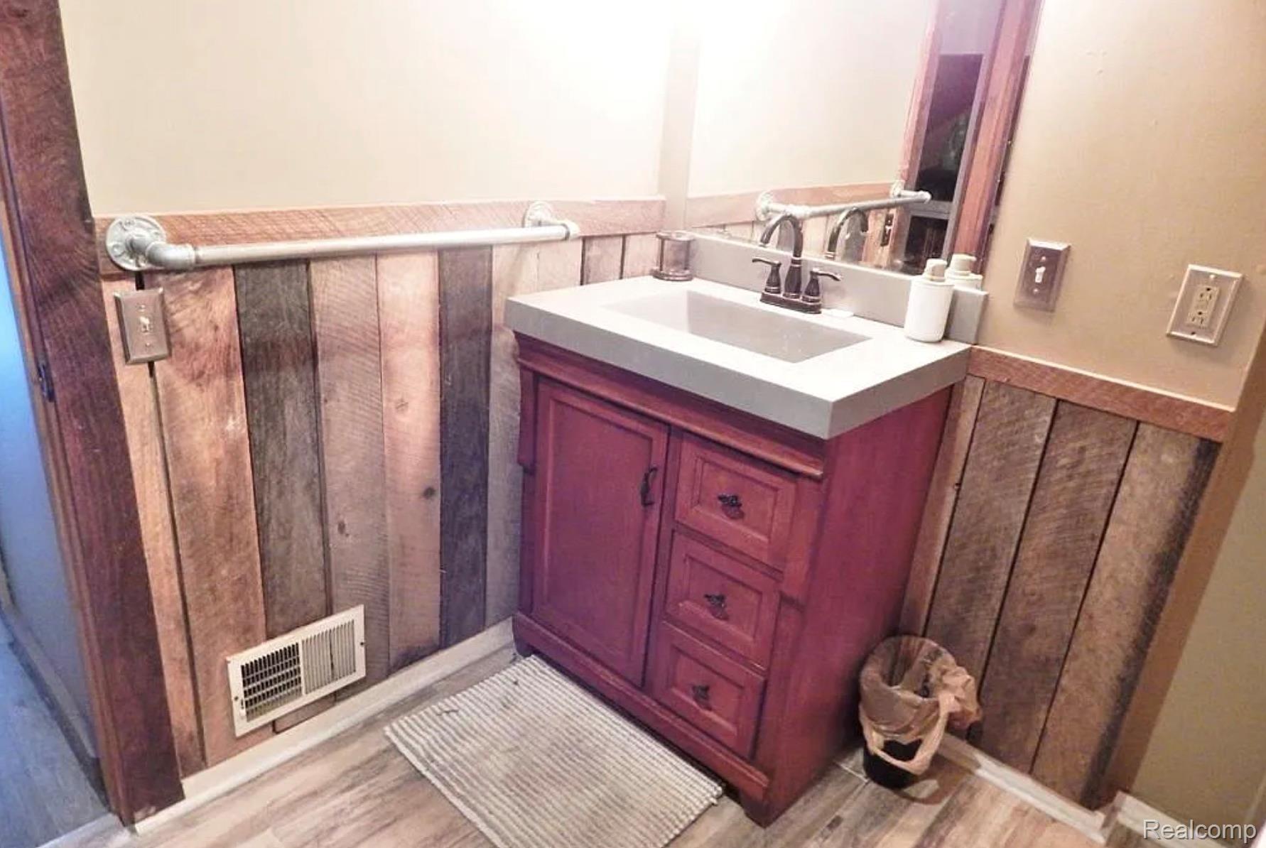 4441 Mack Road Property Photo 28