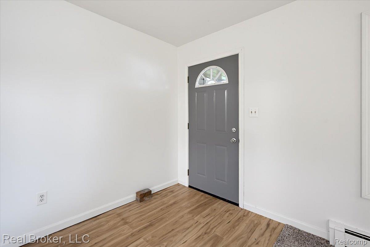 8320 Hillpoint Drive Property Photo 6