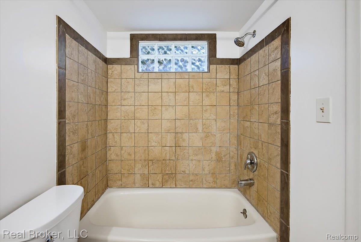 8320 Hillpoint Drive Property Photo 24