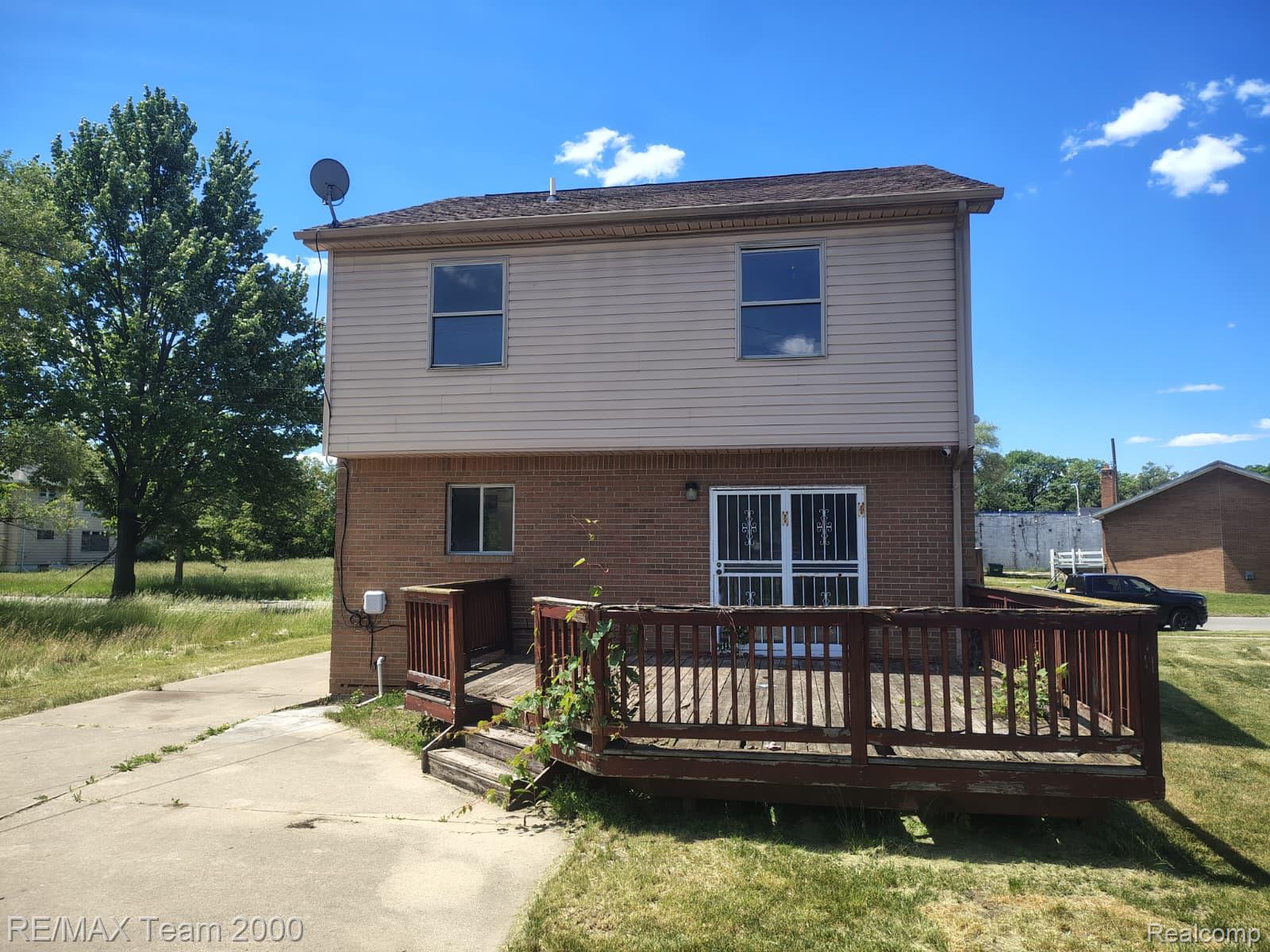 19452 Troy Place Property Photo 4