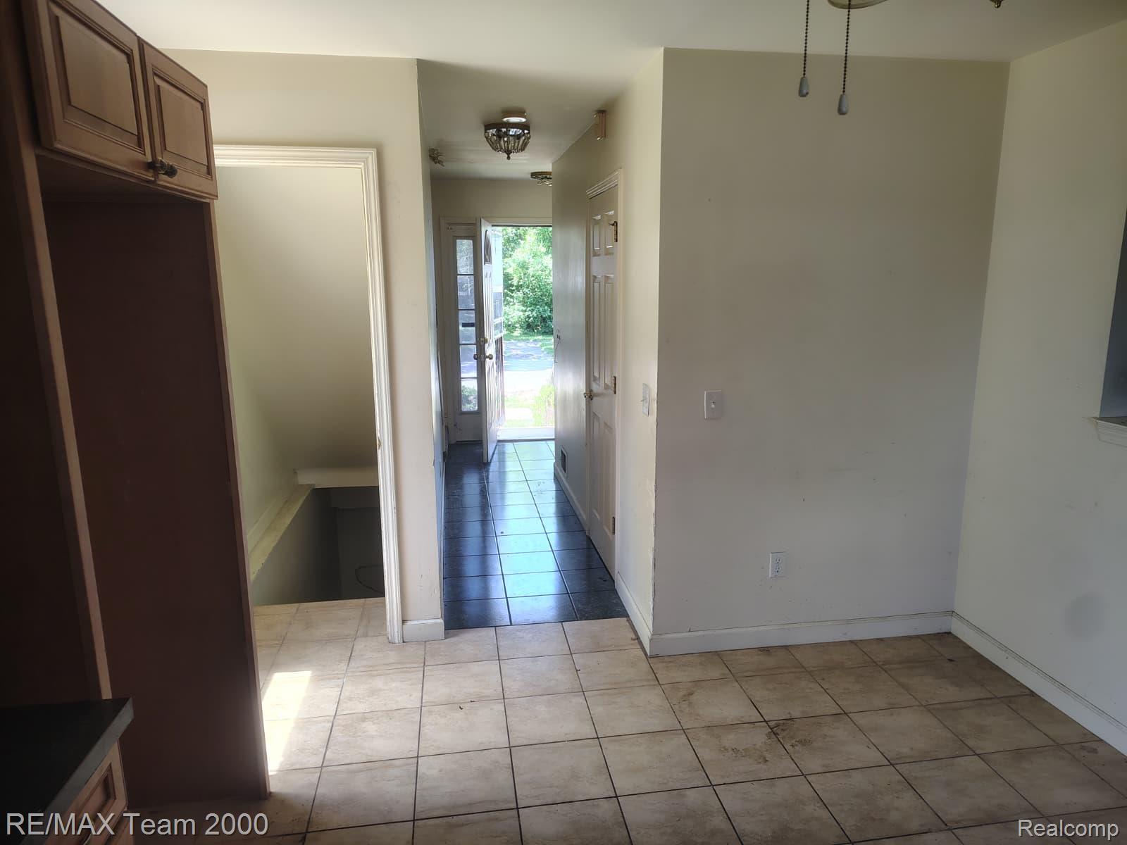 19452 Troy Place Property Photo 8