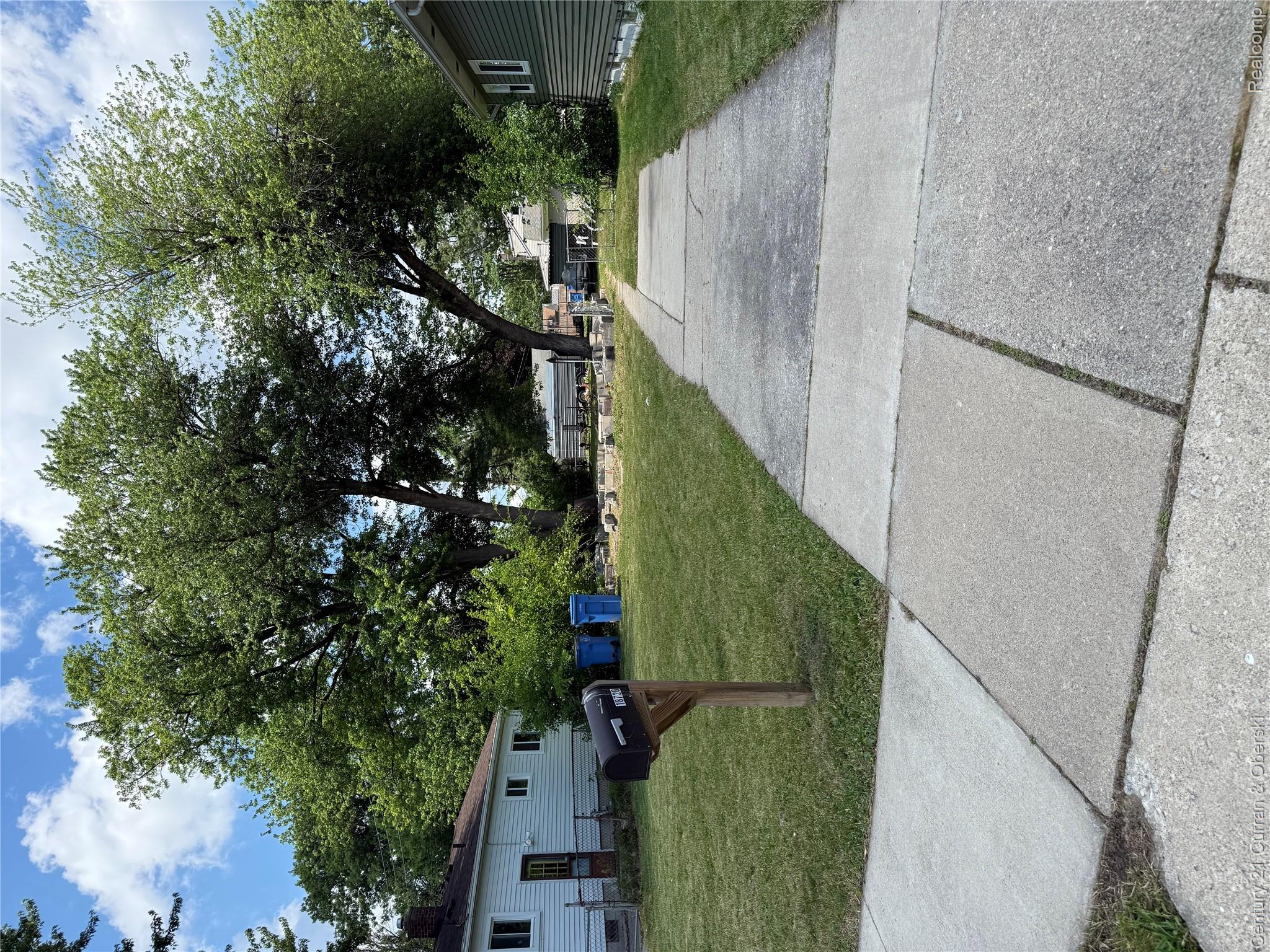 18720 Powers Avenue Property Photo 2