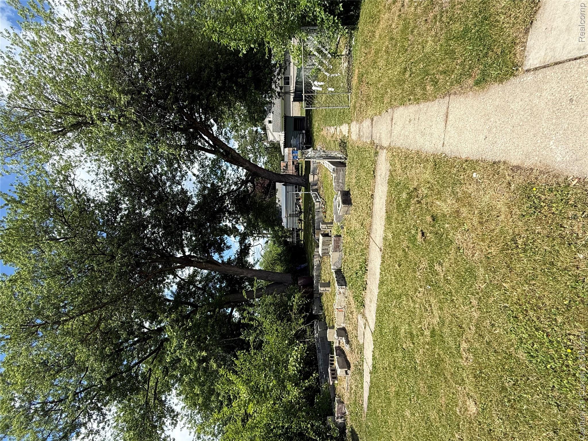 18720 Powers Avenue Property Photo 3
