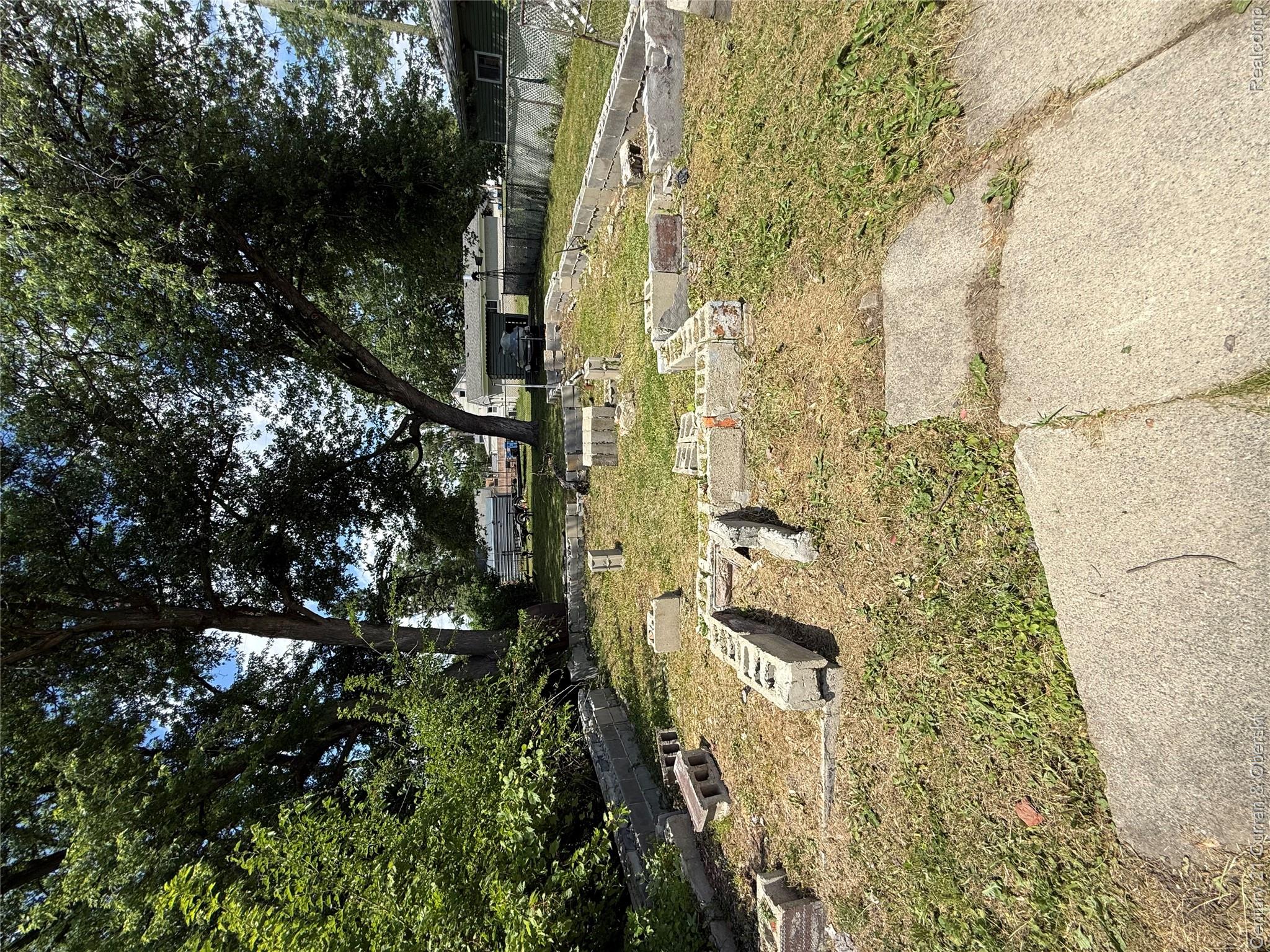 18720 Powers Avenue Property Photo 7