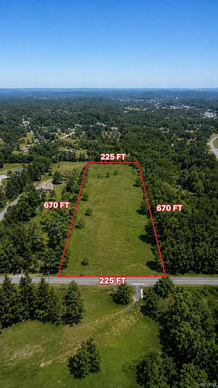700 W Maple Road Property Photo 1