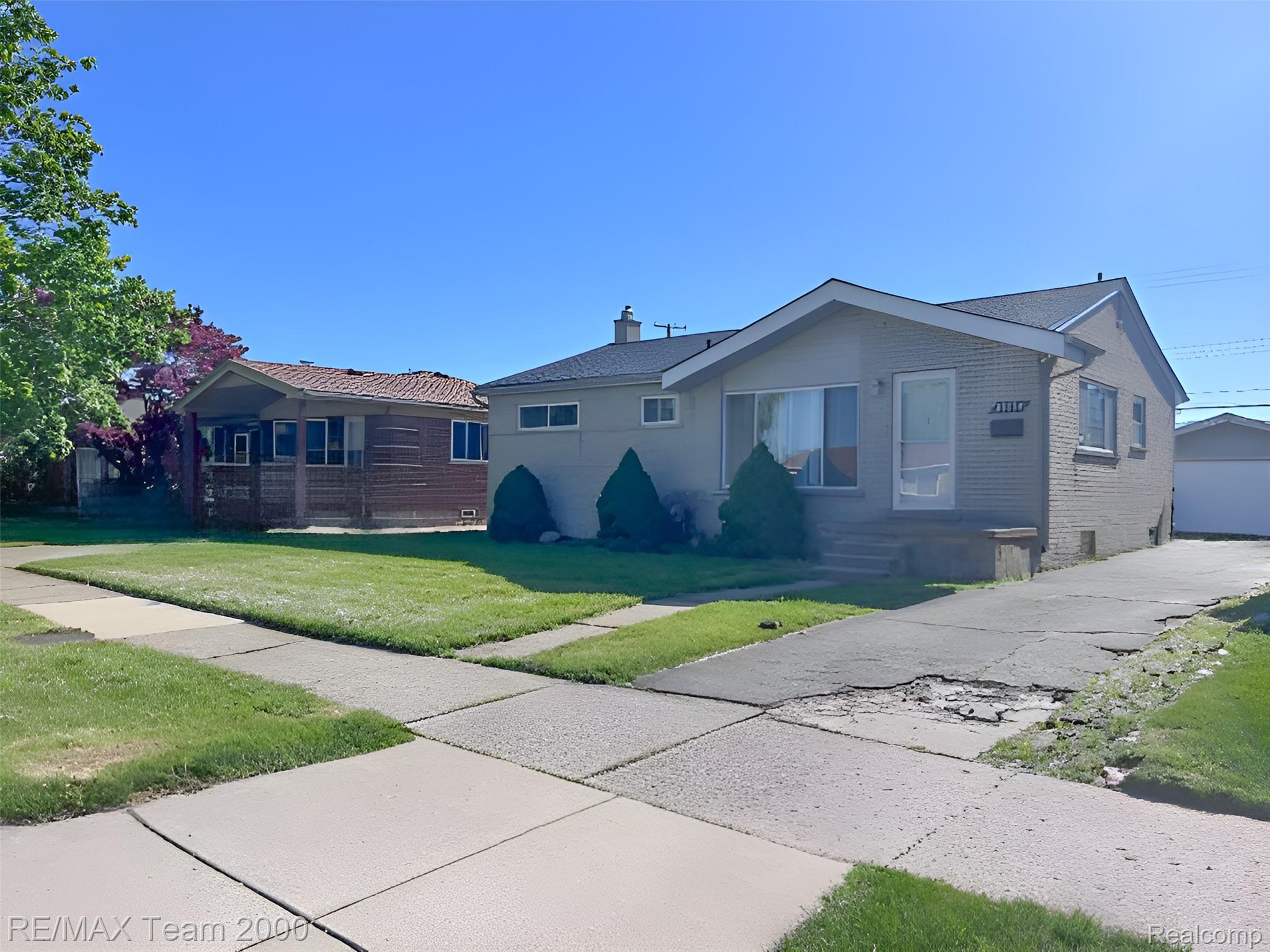 25154 Huron Street Property Photo 2