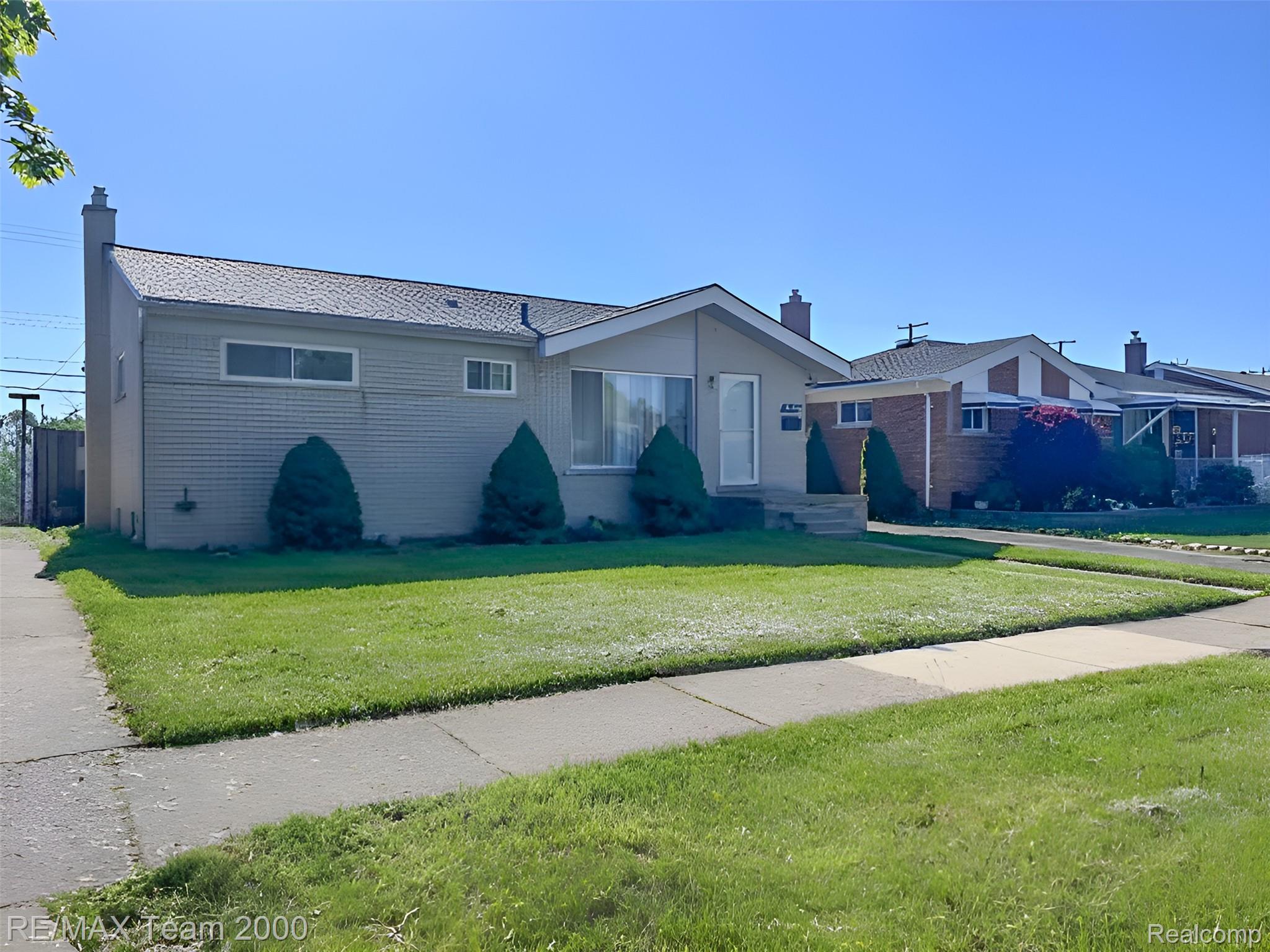 25154 Huron Street Property Photo 4