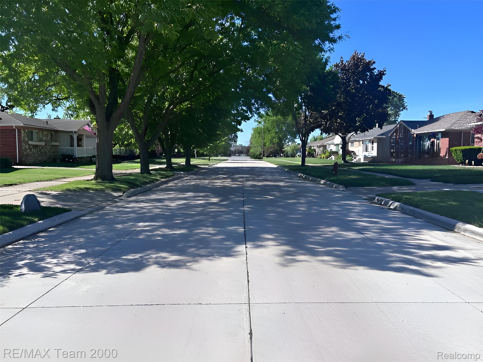25154 Huron Street Property Photo 5