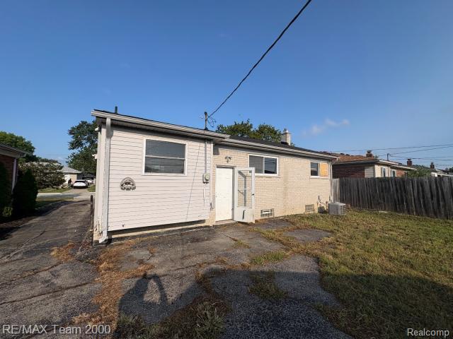 25154 Huron Street Property Photo 7