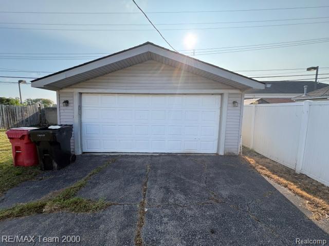 25154 Huron Street Property Photo 8