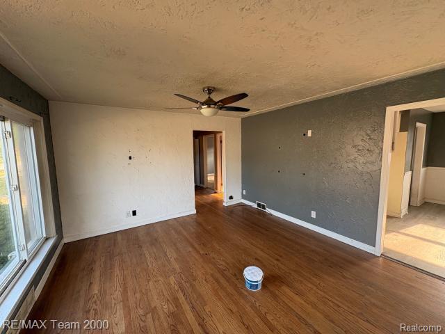 25154 Huron Street Property Photo 9