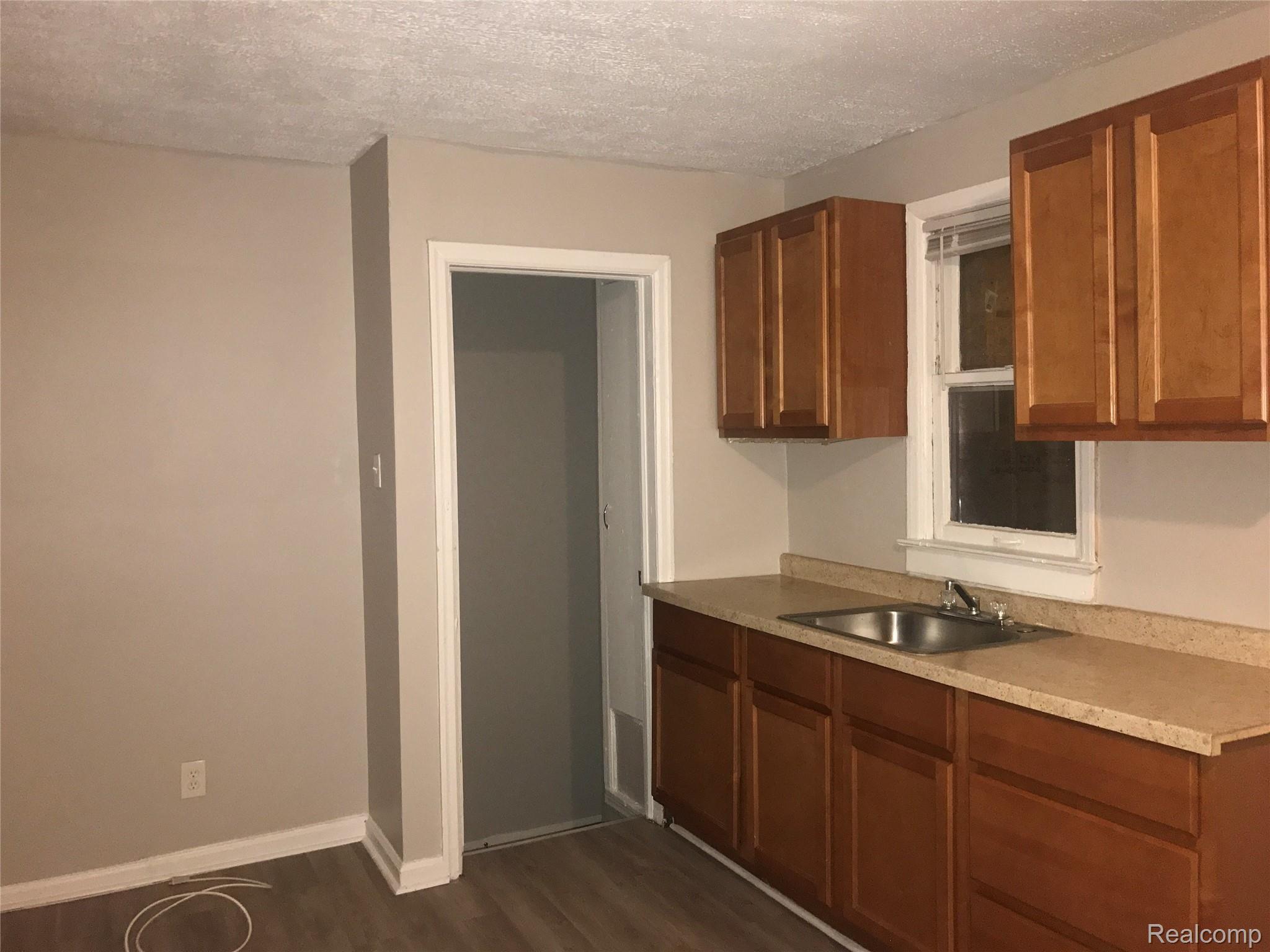 16544 Saint Marys Street Property Photo 4