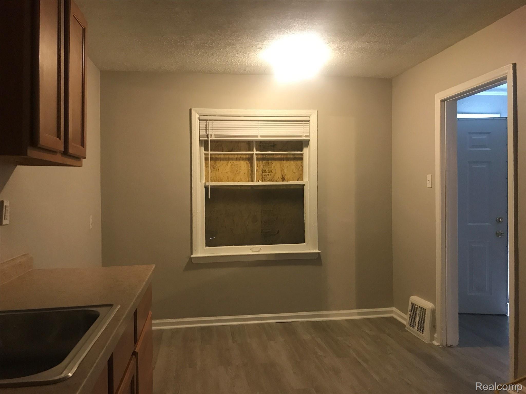 16544 Saint Marys Street Property Photo 5