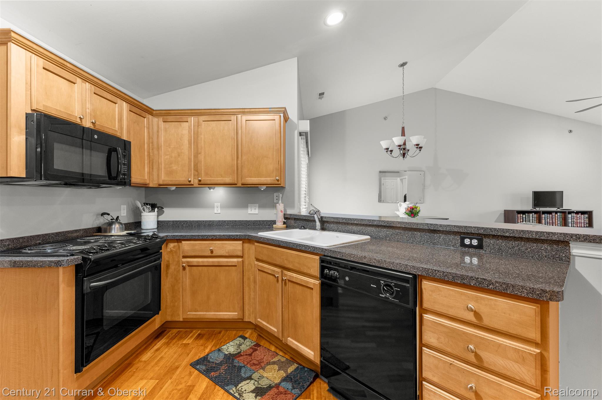 45599 Graystone Ln Property Photo 8