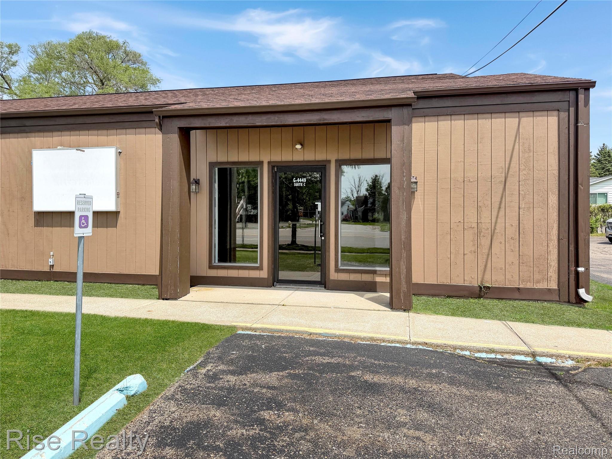 4449 S Saginaw Street Property Photo 3