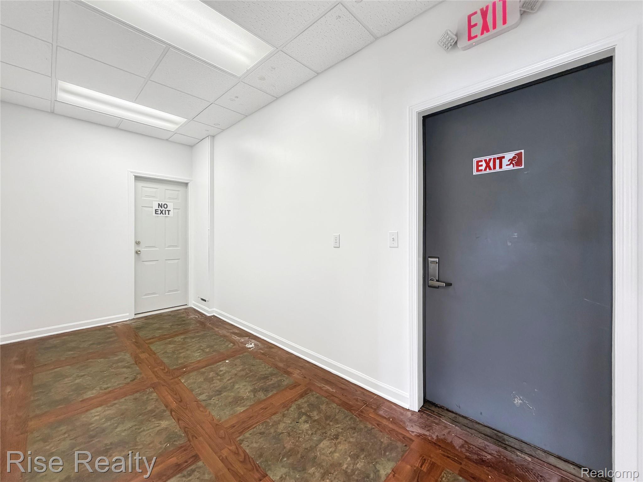 4449 S Saginaw Street Property Photo 8