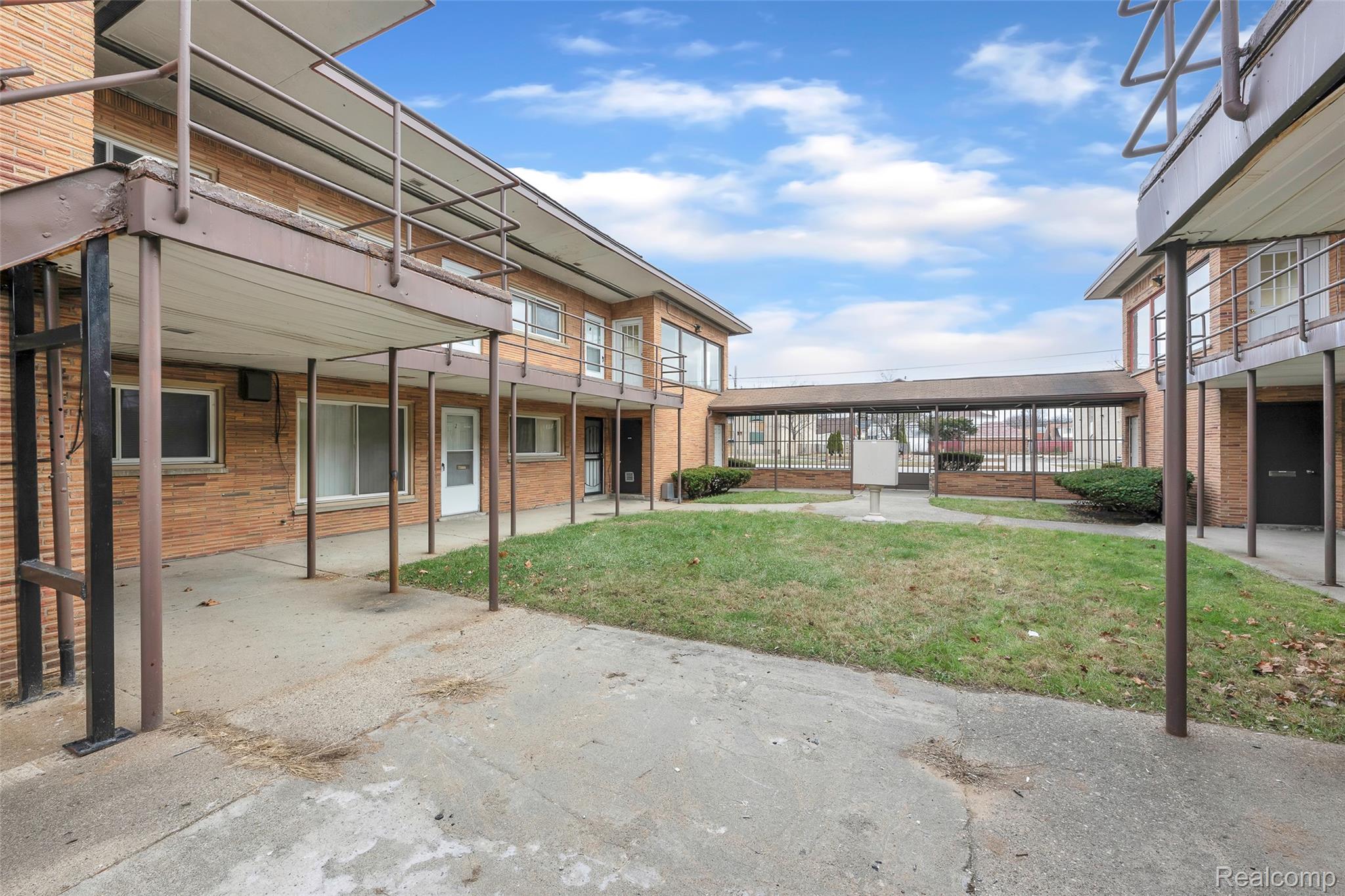 16721 Greenfield Road Property Photo 5