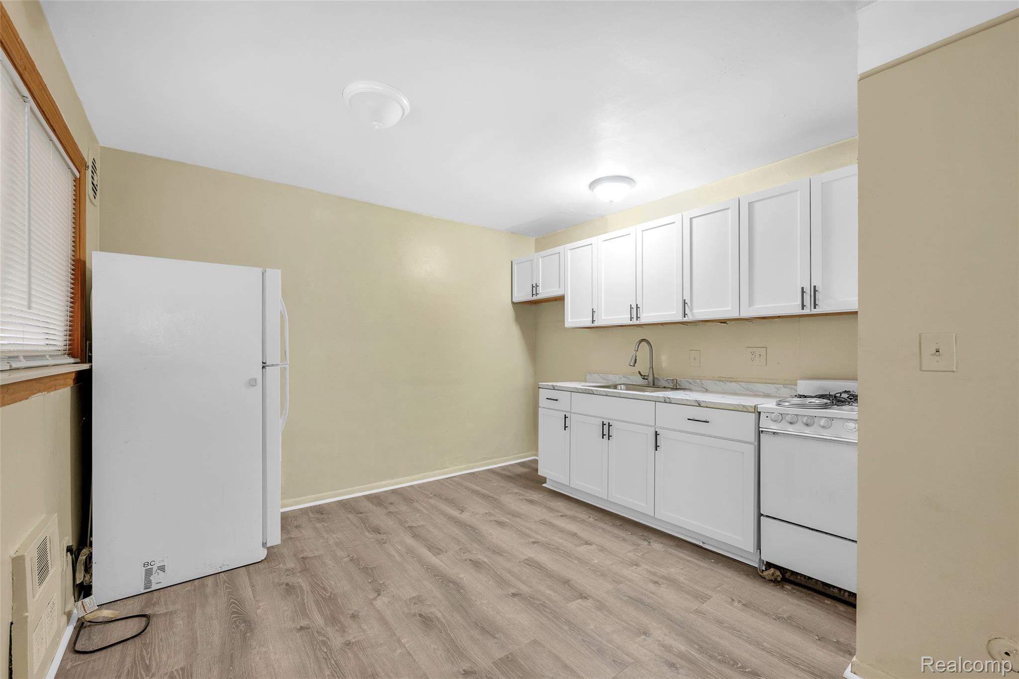 16721 Greenfield Road Property Photo 9