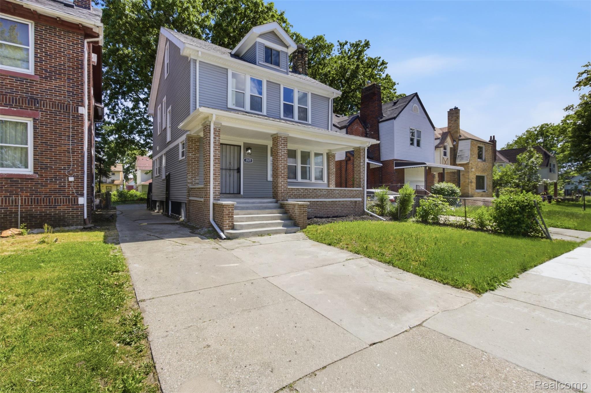 2025 Lawrence Street Property Photo 2