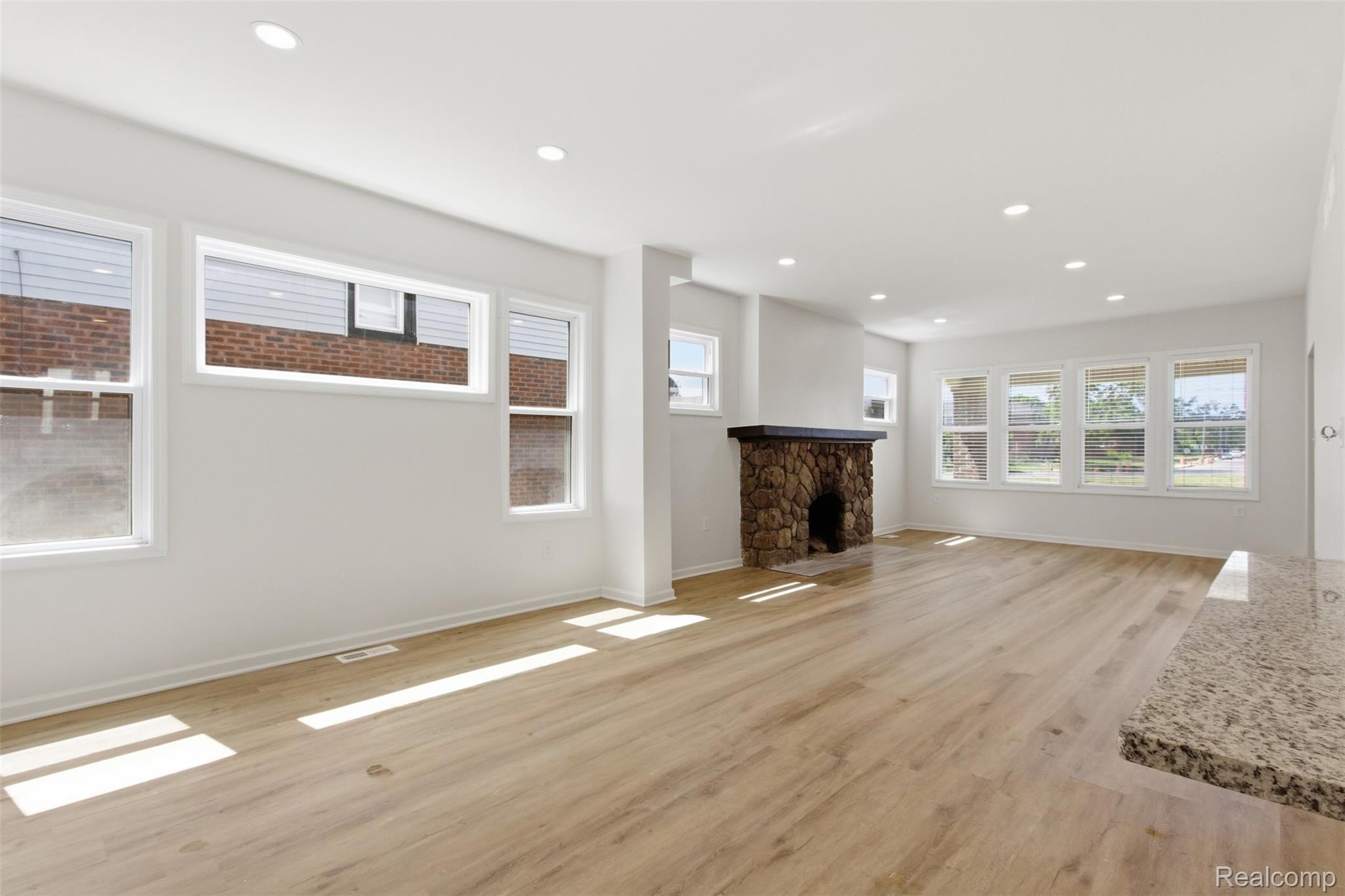 2025 Lawrence Street Property Photo 5