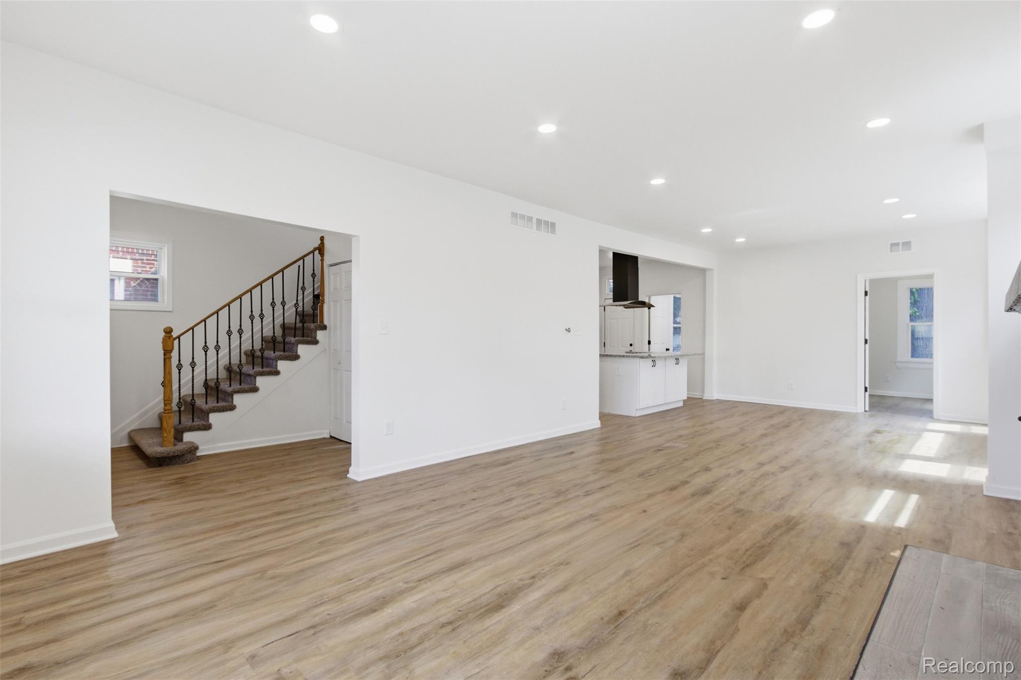 2025 Lawrence Street Property Photo 8