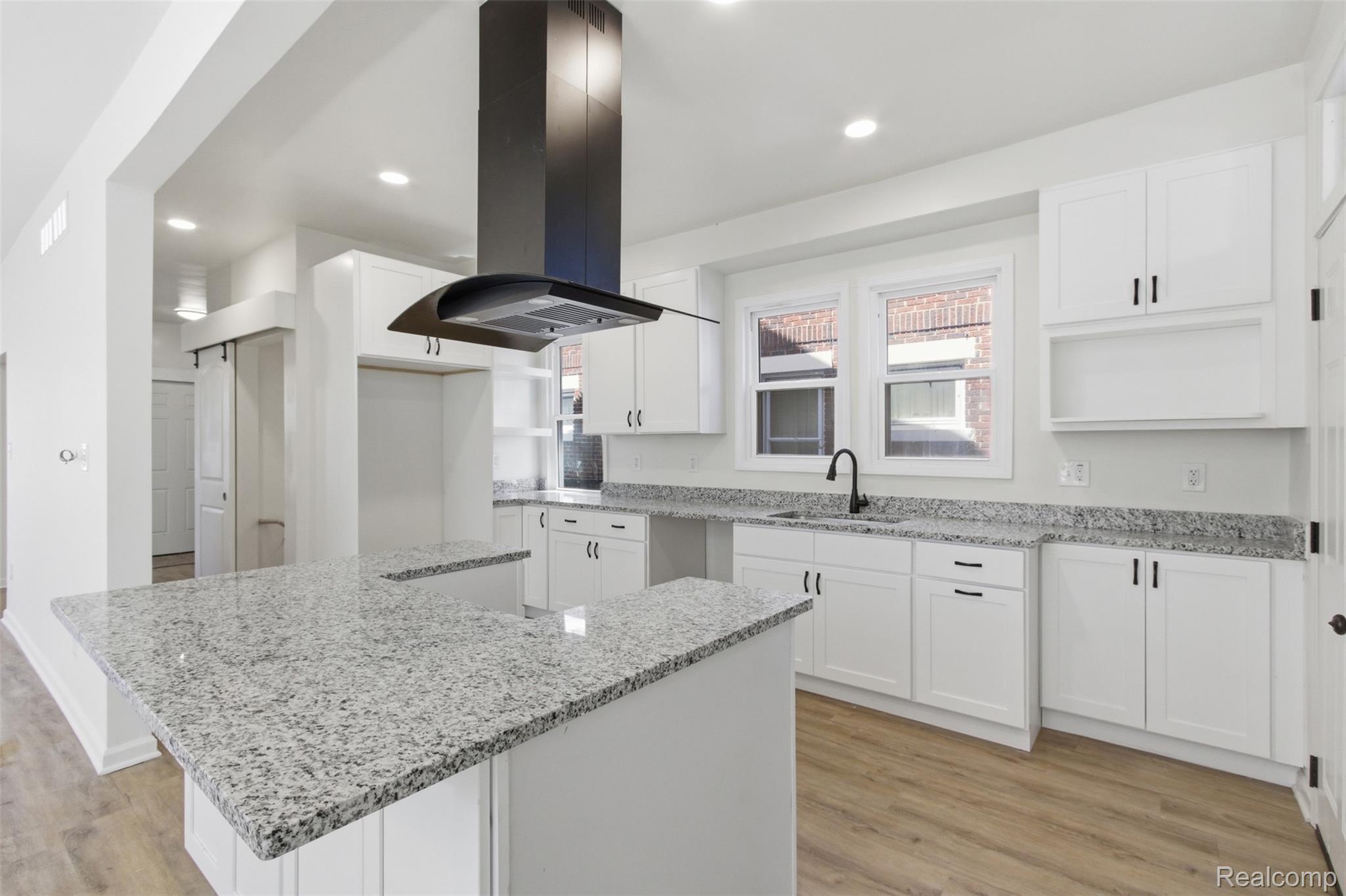 2025 Lawrence Street Property Photo 10