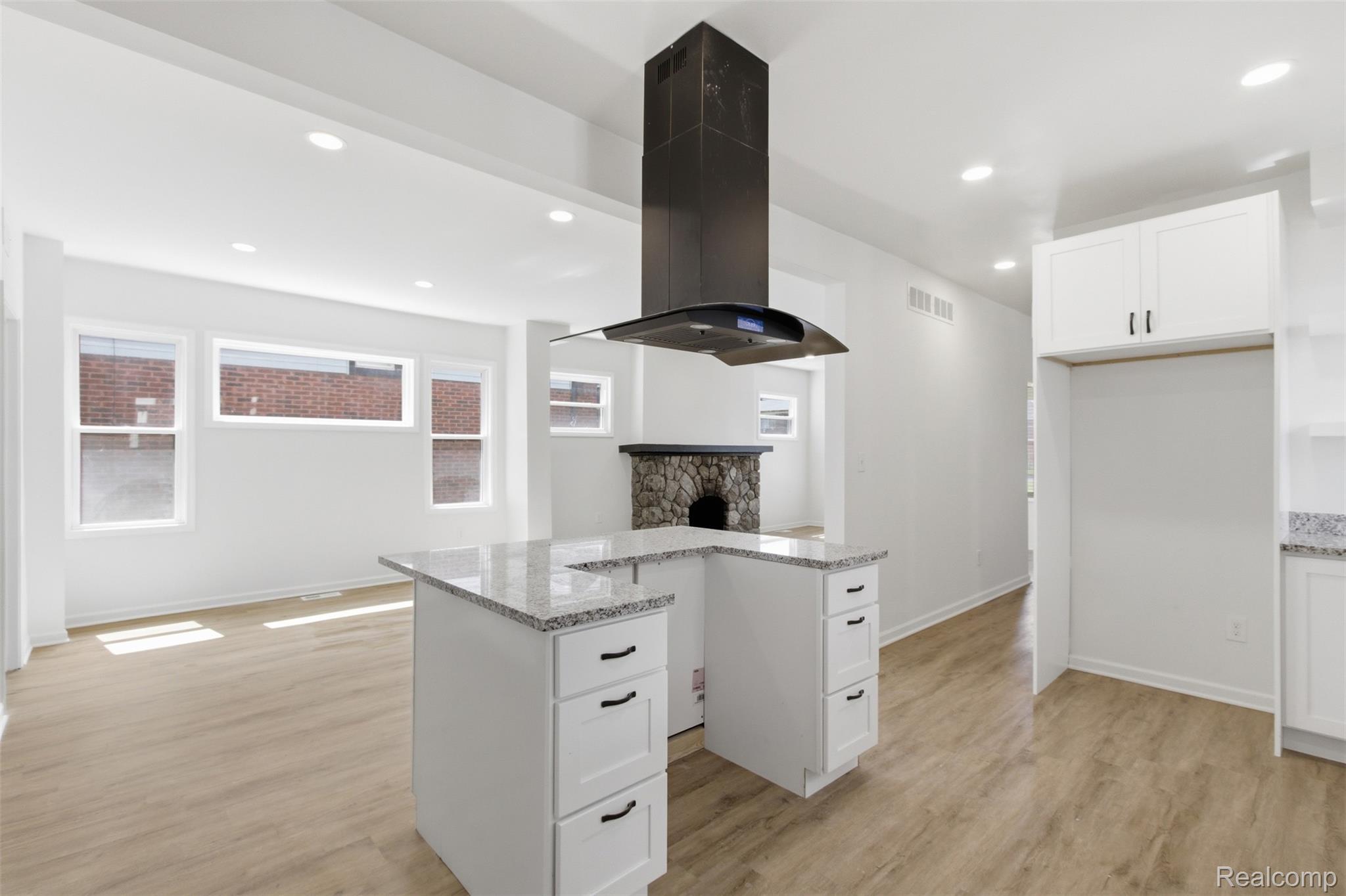 2025 Lawrence Street Property Photo 11