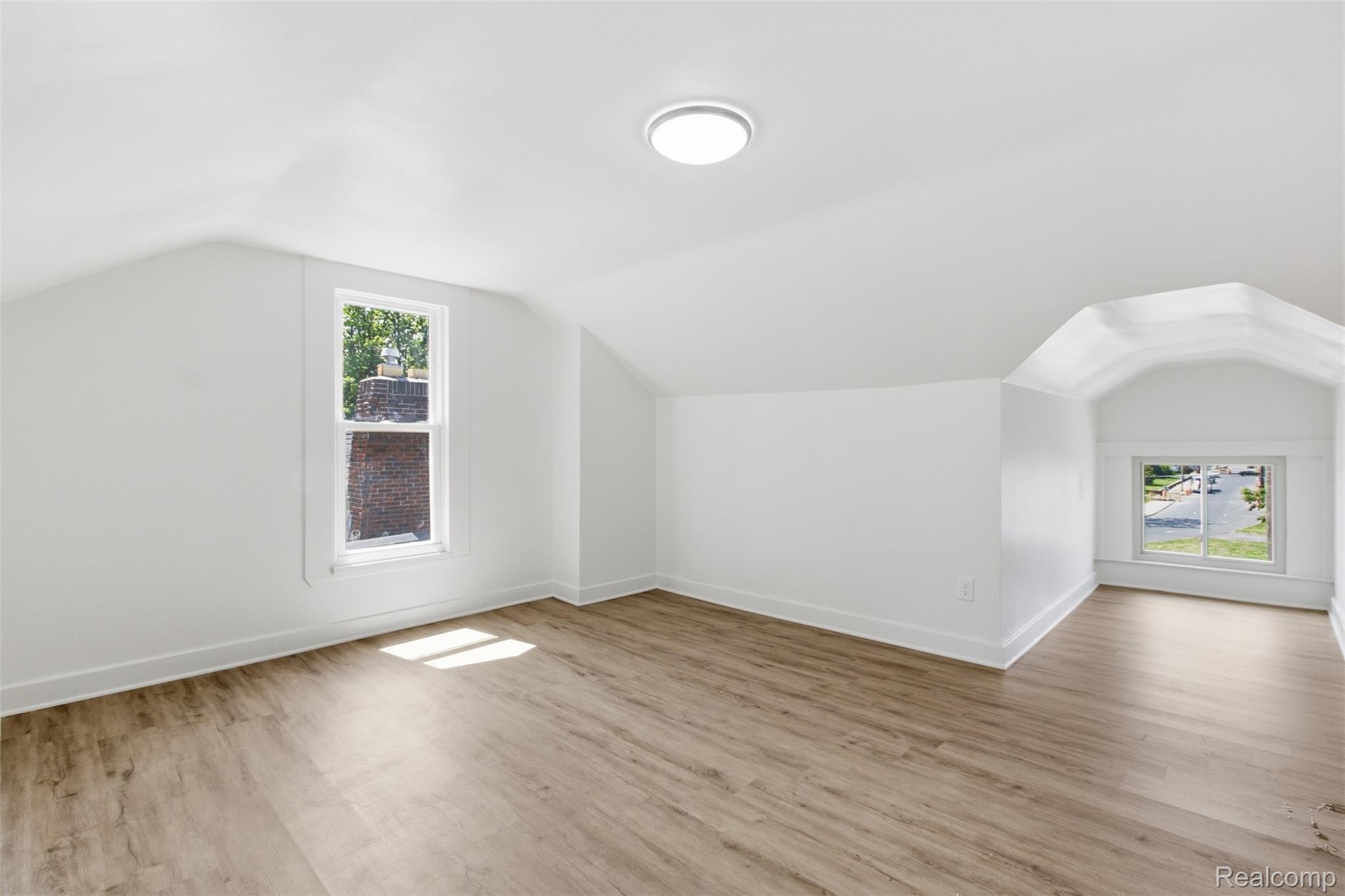 2025 Lawrence Street Property Photo 18