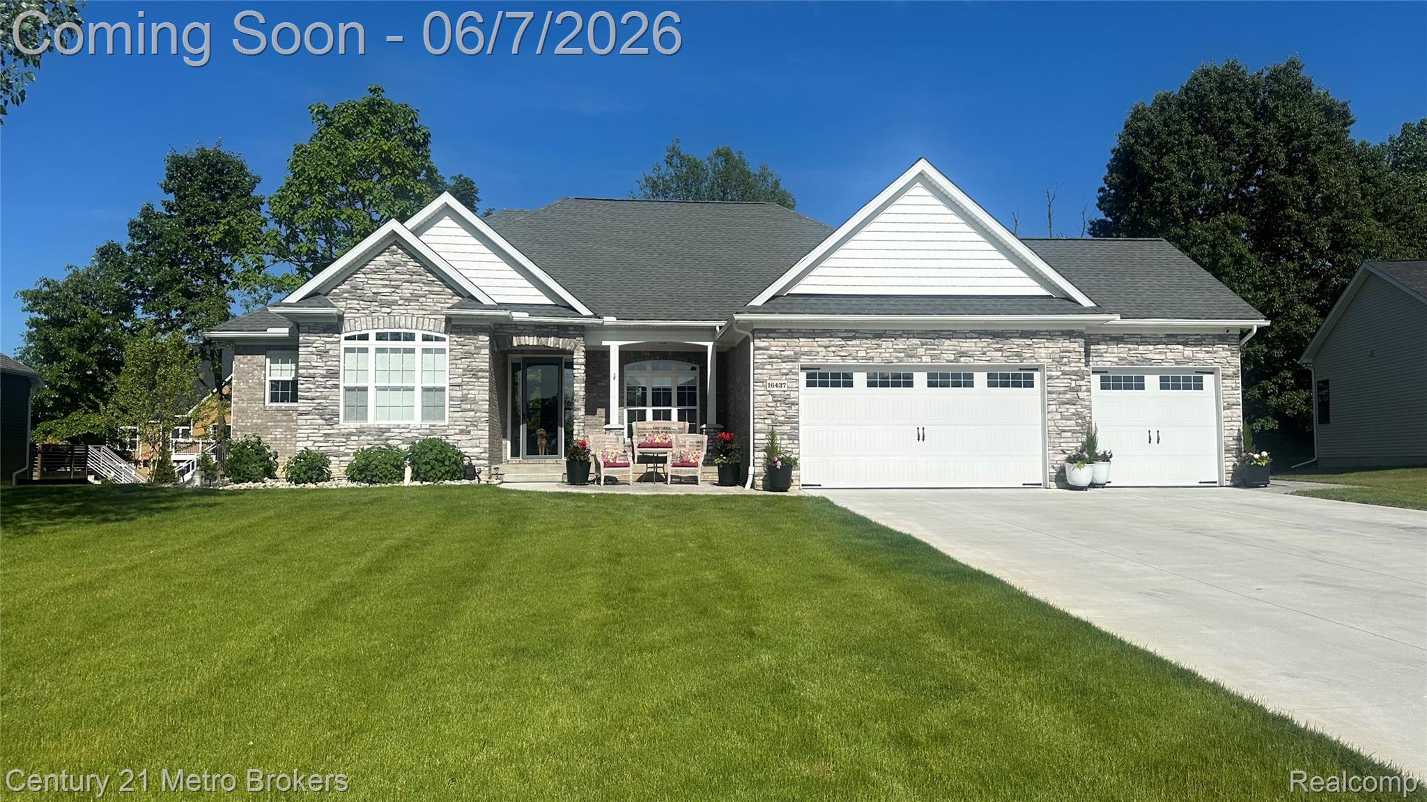 16437 Sleepy Hollow Drive Property Photo 1