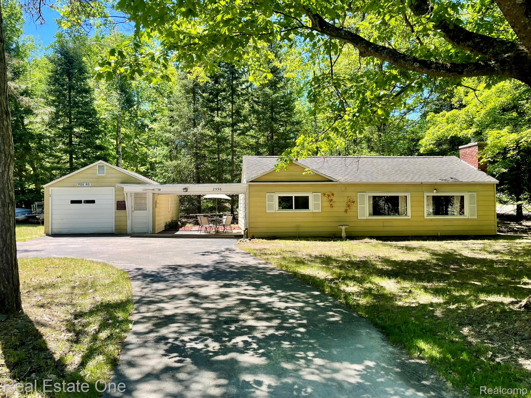 2596 E Fox Road Property Photo 1