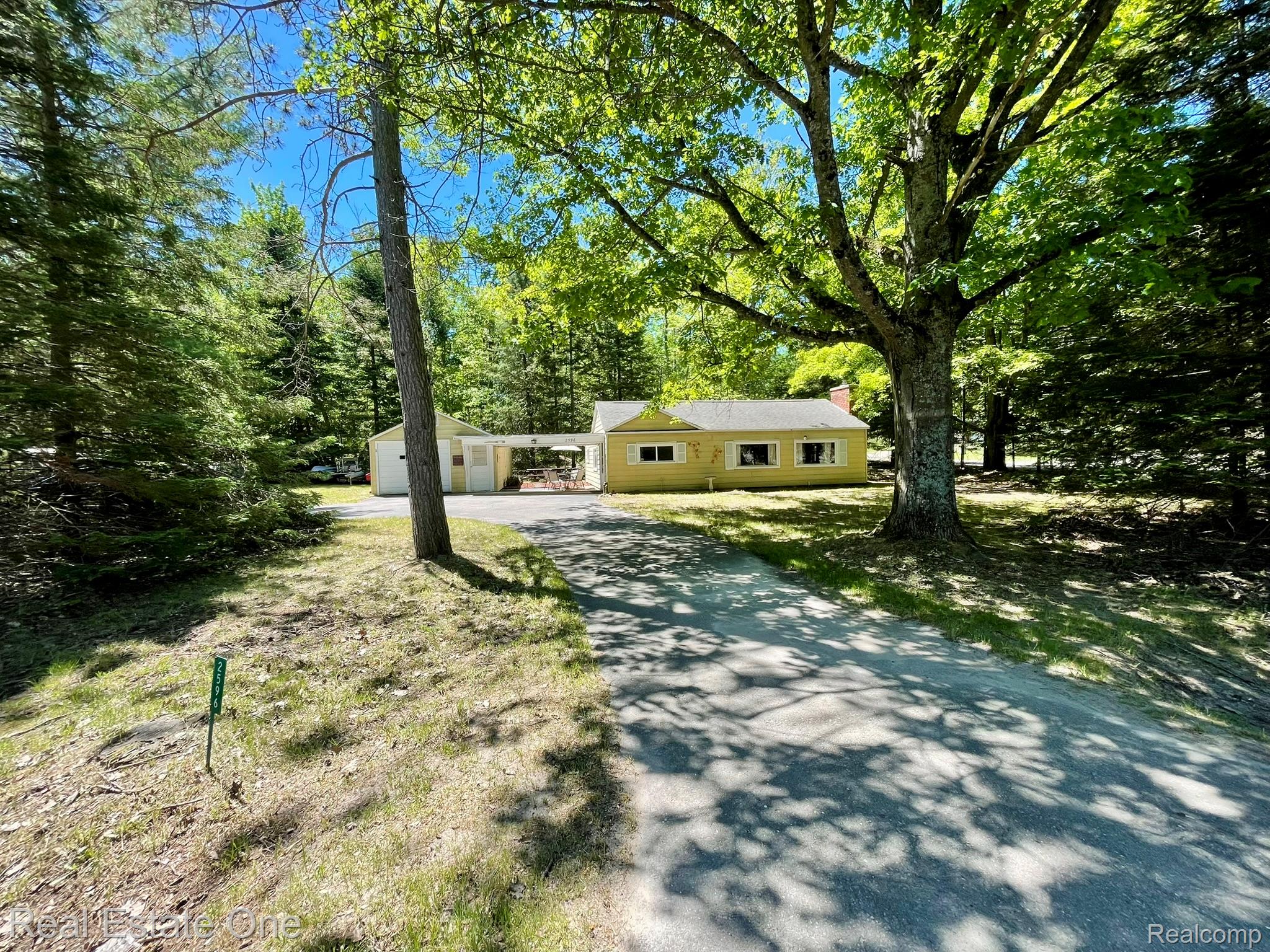 2596 E Fox Road Property Photo 2