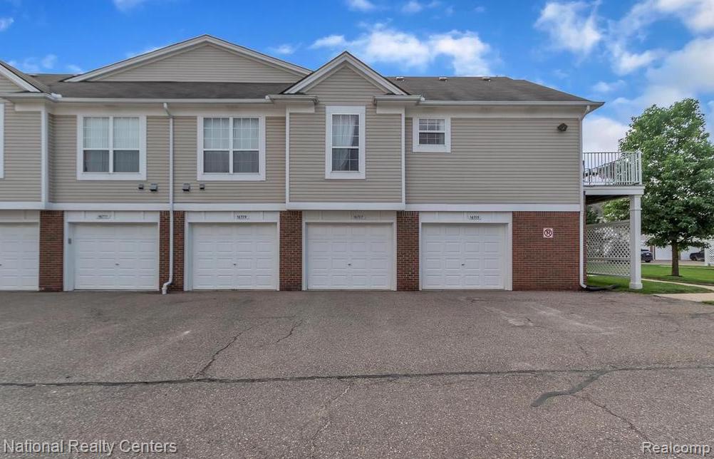 16707 Carriage Way Property Photo 3