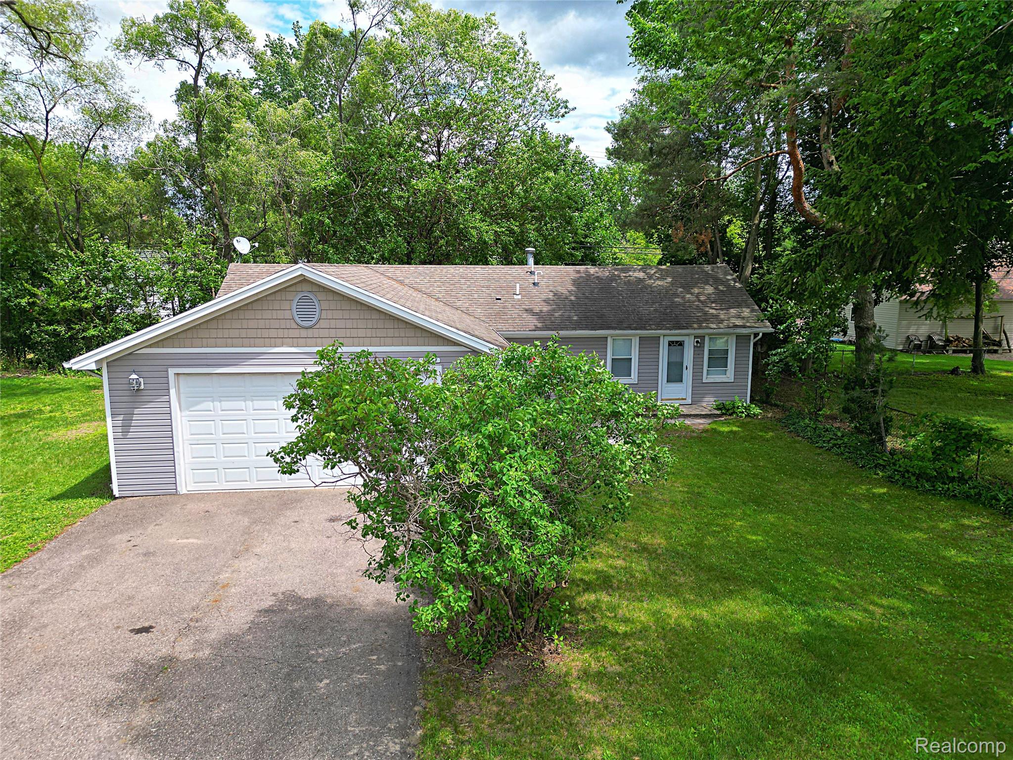 19554 Farmington Road Property Photo 1
