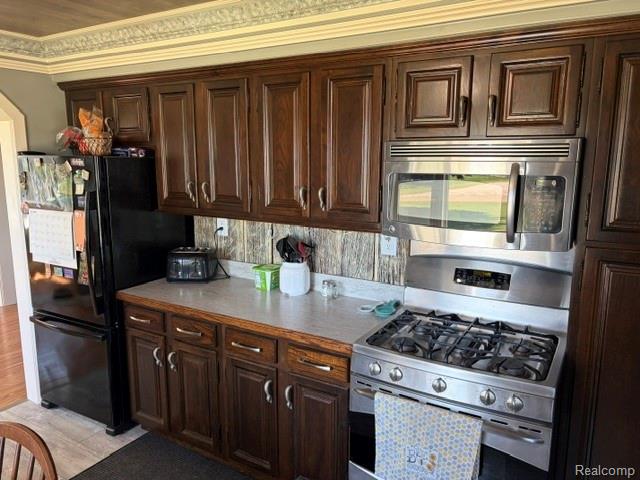 4815 Loree Road Property Photo 16