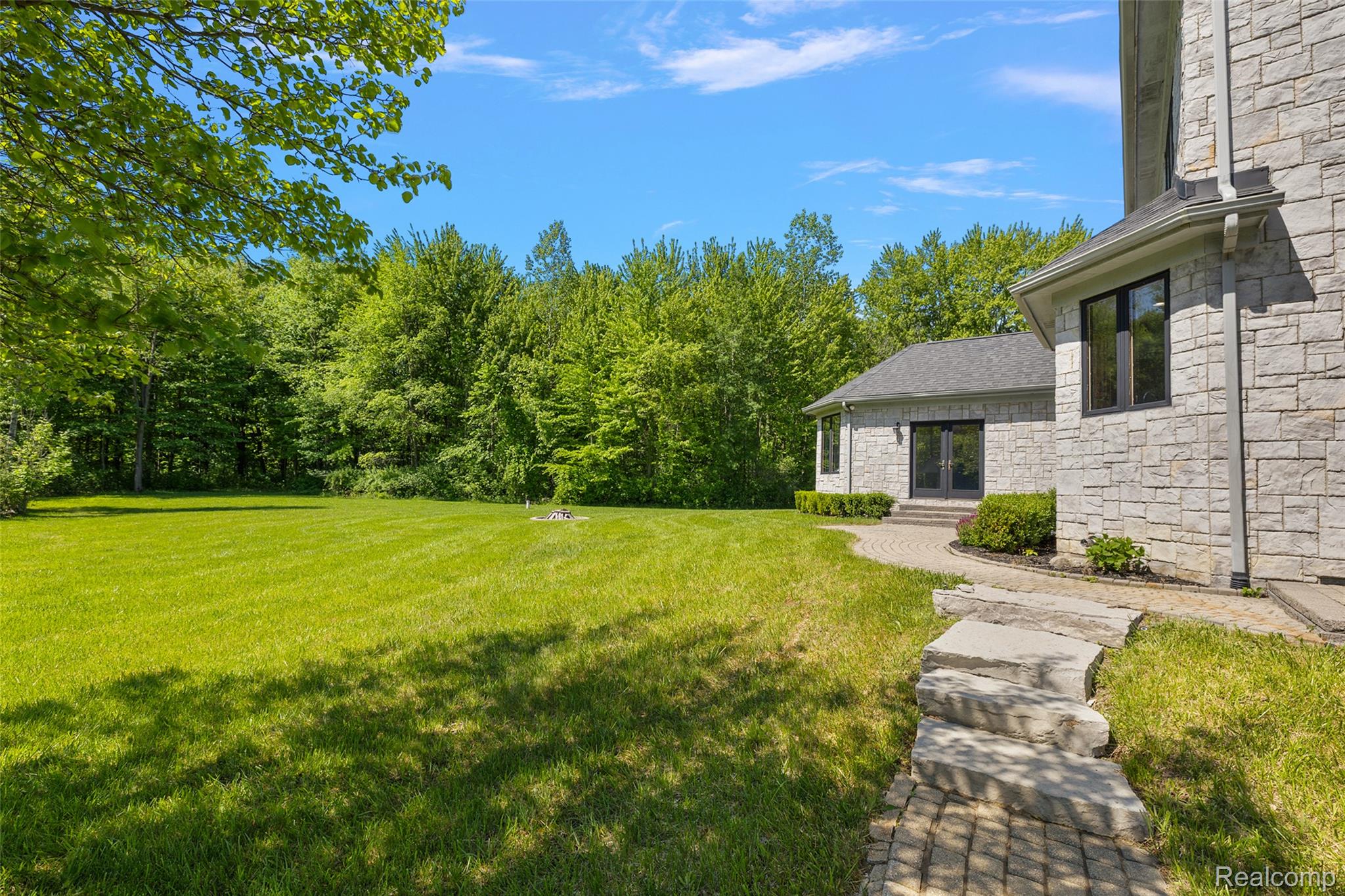 62502 Wayfaring Road Property Photo 10