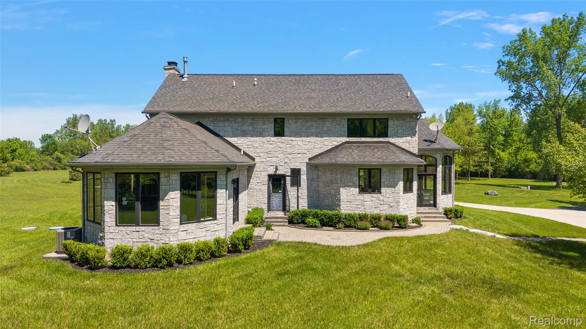 62502 Wayfaring Road Property Photo 13