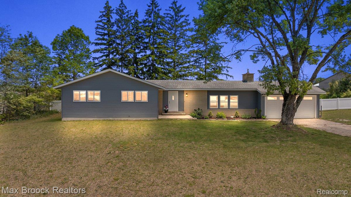 8580 Silver Creek Road Property Photo 3
